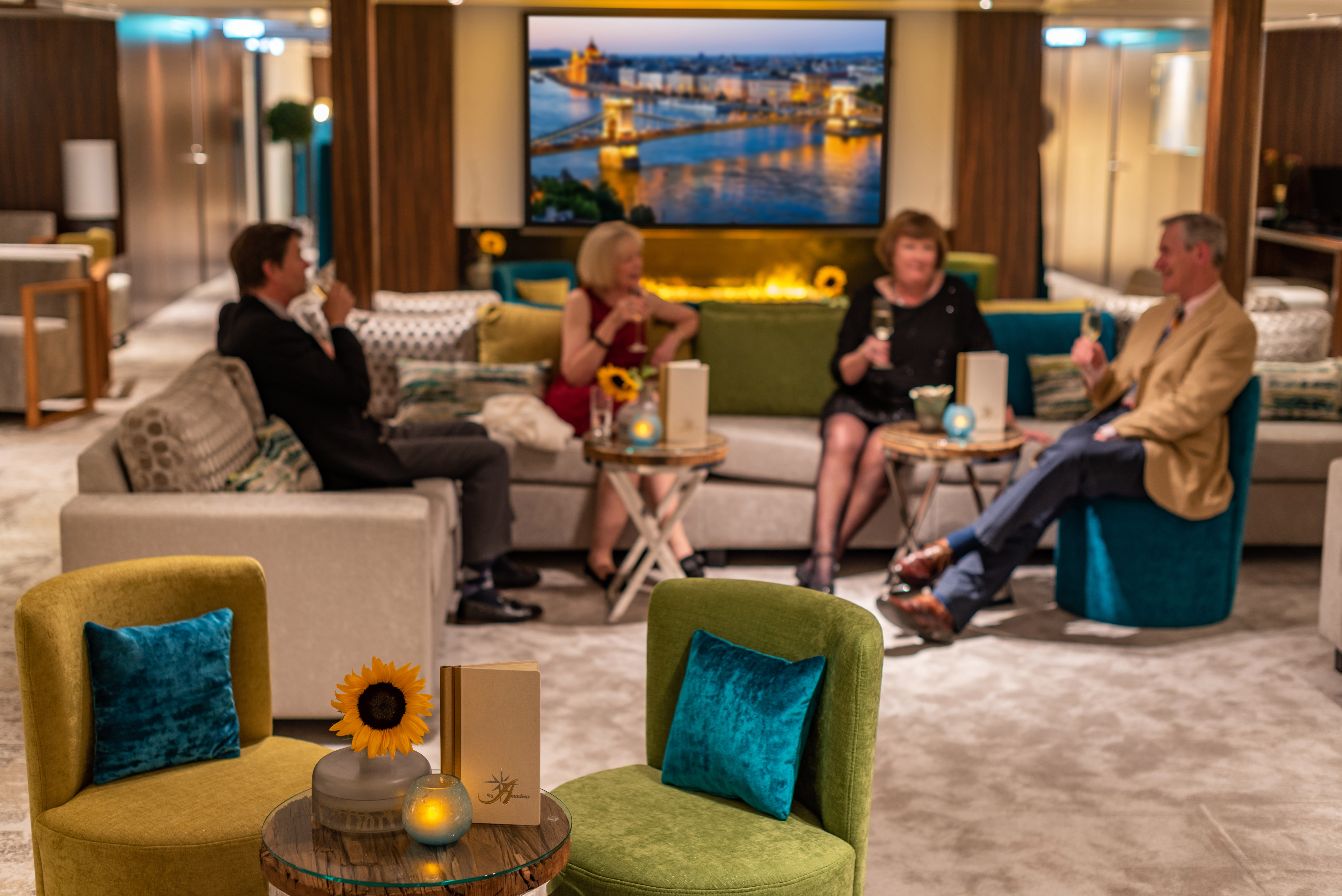 Amadeus River Cruises - Amadeus Star - Entertainment - Bar River Terrace 6.jpg